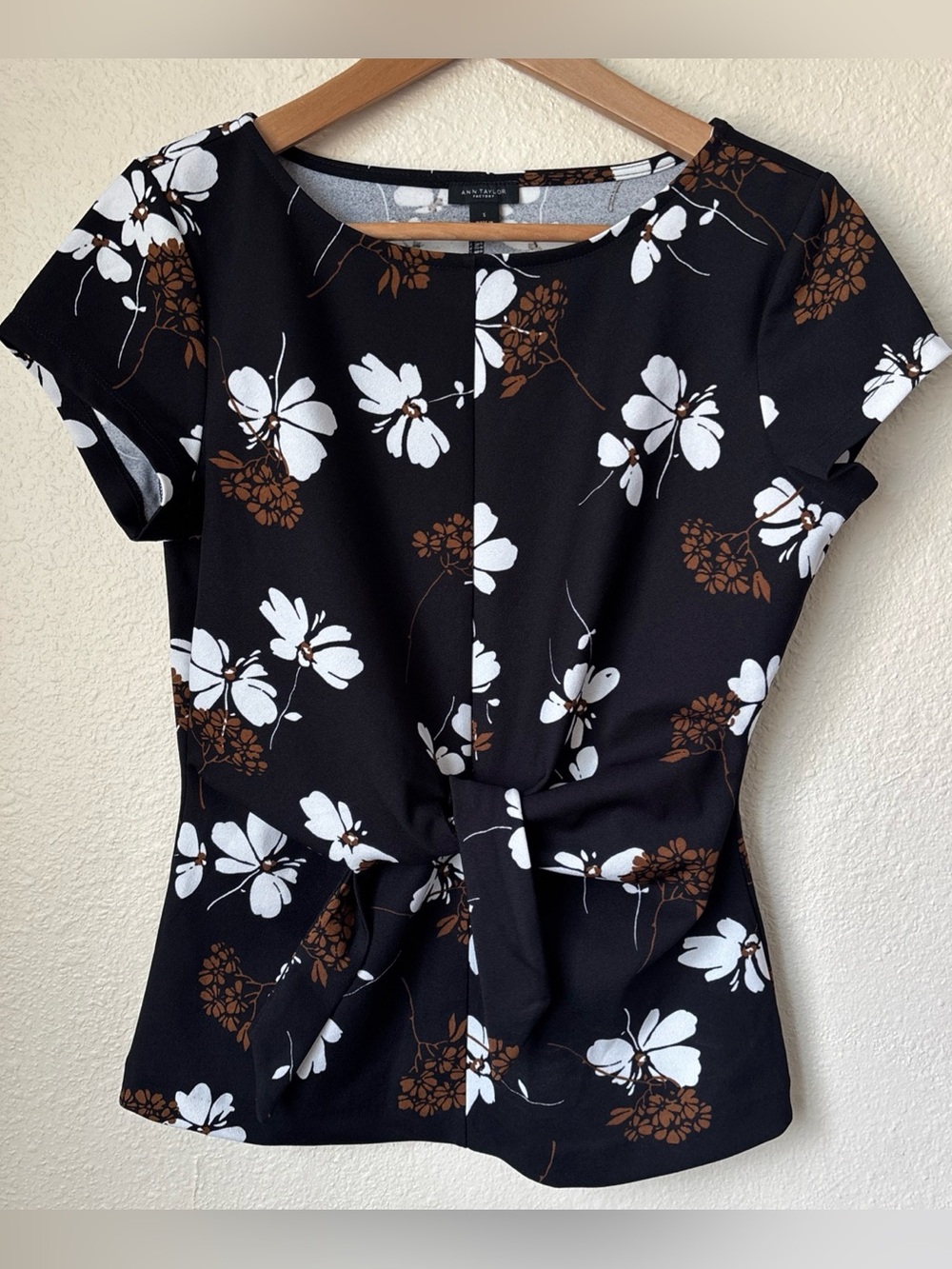 Ann Taylor Black Floral Tie-Front Short-Sleeve Blouse